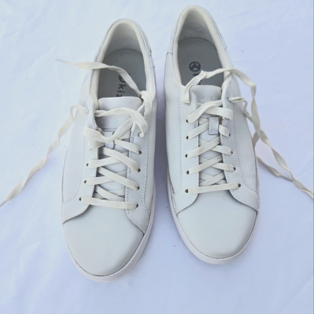 White Hands-free Kizik Sneakers